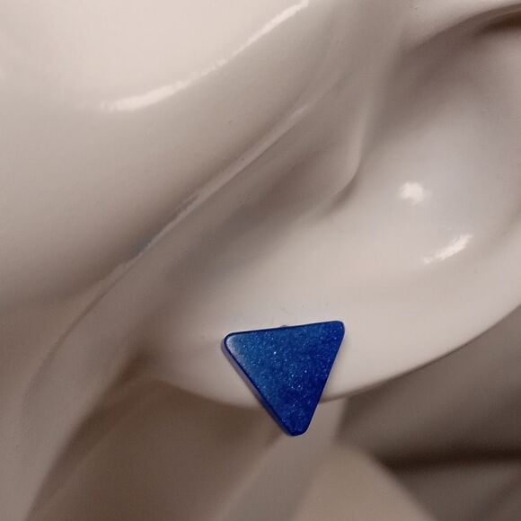 Blue triangle stud resin earrings - Picture 3 of 3